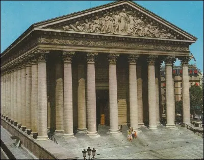 108 mètres de long & 43 de large.