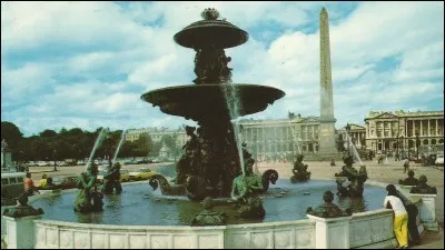 La place où il y a le plus vieux monument de Paris :