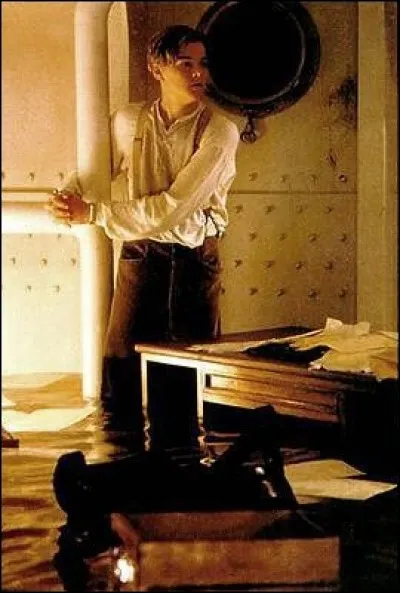 Comment Rose sauve-t-elle Jack, quand ils lui ont mis les menottes ?