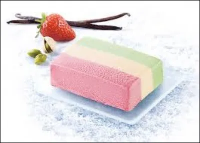 Combien de parfums de glaces trouve-t-on dans une tranche napolitaine ?
