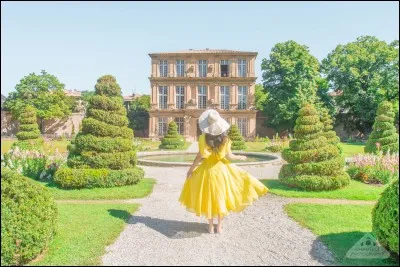 Je me situe dans les Bouches-du-Rhône, près de Marseille, notamment connue avec mes calissons, je suis ...