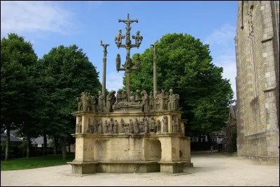 Passons en Bretagne, je me situe dans le Finistère, ma spécialité culinaire est la fraise, je suis évidemment ...
