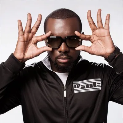 Ma&icirc;tre Gims chante "Yolo".