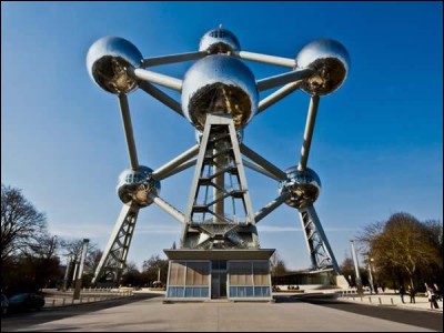 L'Atomium de Bruxelles en Belgique est dédié a la chimie, quelle molécule est ainsi représentée ?