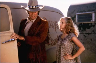 Elle a tourné avec Clint Eastwood cinq films dont "Josey Wales hors-la-loi", "Bronco Billy", et a partagé sa vie pendant quinze ans. Quelle est cette actrice ?