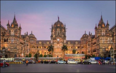Dans quelle ville se trouve la gare "Chhatrapati Shivaji Terminus" ?