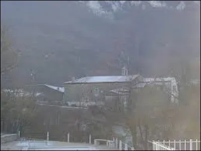Village de la Drôme provençale, Eyzahut se situe en région ...