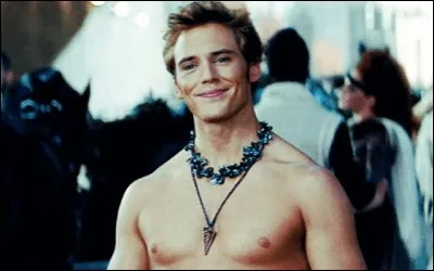 À quel âge Finnick a-t-il remporté les Hunger Games ?