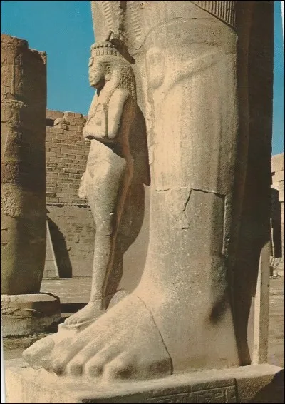 Cette statue de Néfertari est à...