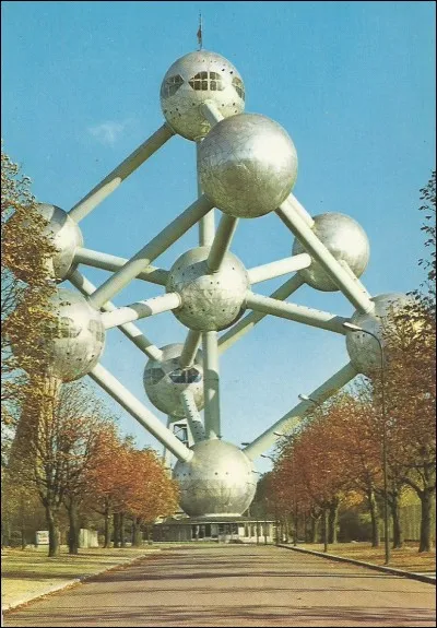 Combien pèse l'Atomium (en tonnes) ?
