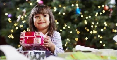 Dans le Nord de l'Europe, quel jour les enfants reçoivent-ils les cadeaux ?