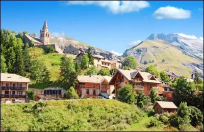 Lequel de ces départements n'est pas frontalier de l'Italie ?