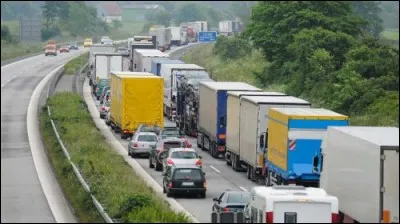 Combien de départements sont frontaliers du Luxembourg ?