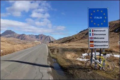 Combien de départements sont frontaliers de l'Italie ?