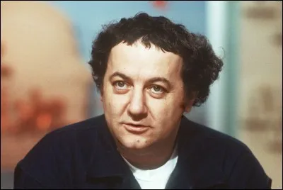 Coluche est mort à cause d'un accident de voiture.
