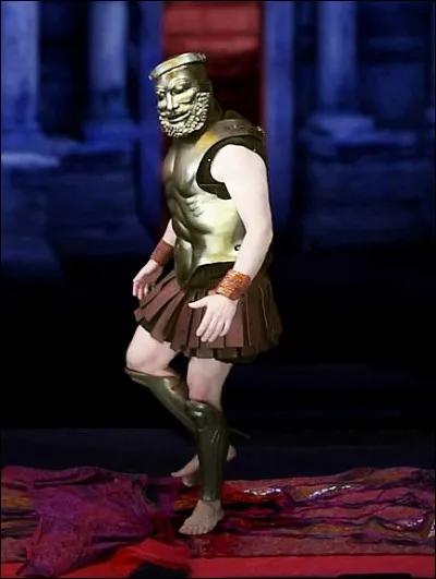 Ce grand malade de roi de Mycènes n'hésita pas à sacrifier sa propre fille Iphigénie pour obtenir des vents favorables avant le départ de sa flotte pour la guerre de Troie. Qui est-il ?