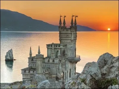 Où se trouve le château du Nid d'hirondelle ?