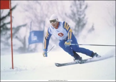 Un très grand skieur suédois : 86 victoires en Coupe du Monde en slalom et géant, 5 fois Champion du Monde.
Champion olympique au géant et en slalom à Lake Placid en 1980.