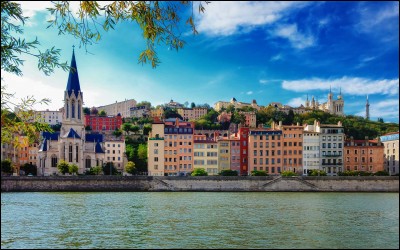 Lyon est traversée par la Seine.