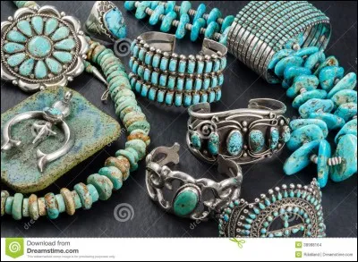 Avant, dans l'Empire perse, la turquoise était portée comme bijou à un endroit précis du corps, où ?