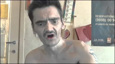 Qui fait le buzz en 2012 avec sa vidéo "Mon caca a bouché mon WC" ?