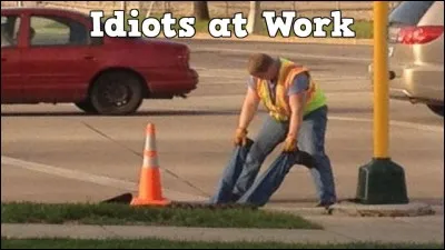 Laquelle de ces chaînes est connue pour ses compilations "IDIOTS AT WORK" ?