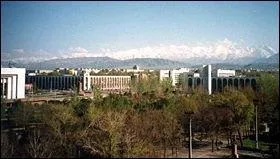 Capitale du Kirghizistan d'environ 1 millions d'habitants anciennement nomme Frounz en l'honneur d'un dirigeant sovitique.