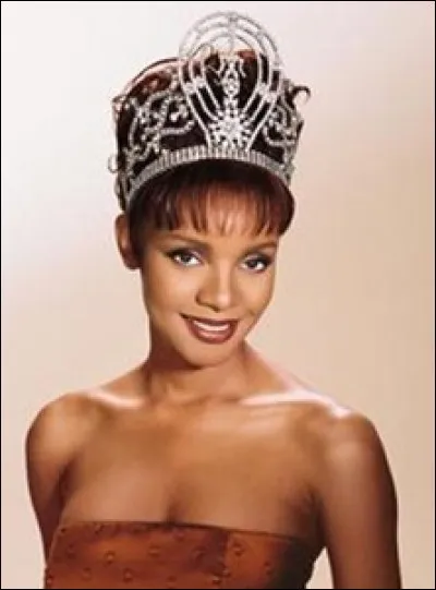 Mpule Kwelagobe est la 48ème Miss Univers élue en 1999, quel pays représentait-elle ?