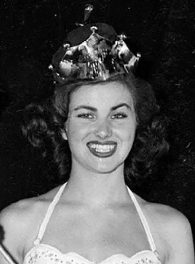 Christiane Martel, élue en 1953, est la 2e Miss Univers. Quel pays représentait-elle ?