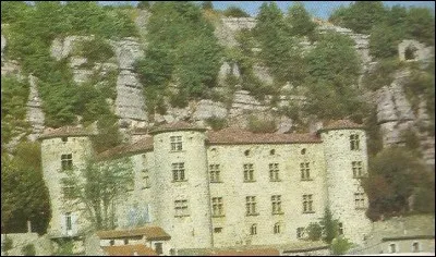 Il appartient encore à la famille de Vogüé.