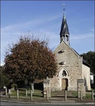 Nous nous trouvons devant la chapelle Saint-Mélaine de Pancé. Commune bretonne, elle se situe dans le département ...