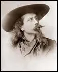 N William Cody, claireur durant les guerres indiennes, travaillant pour le Pony Express, chasseur de bisons, organisateur de spectacle, c'est...