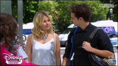 Quand, au début de la saison, Ambre doit rentrer à Buenos Aires que fait Matteo ?