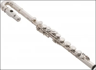 Beaucoup plus moderne, voici une flûte traversière à embouchure courbe. Quelle est son utilité ?