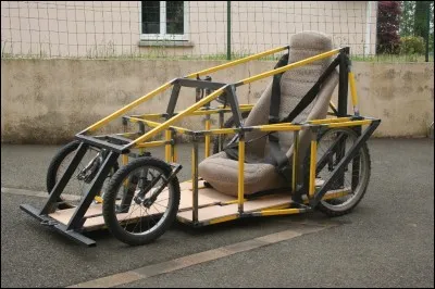 Autrefois pratiqu&eacute; par les gamins des faubourgs (en pente) avec des bouts de v&eacute;lo et des planches et aujourd'hui r&eacute;cup&eacute;r&eacute; par une marque de boisson "&eacute;nergisante" au go&ucirc;t de chewing gum, c'est...