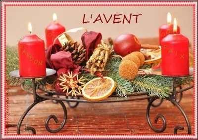 Pourquoi y a-t-il quatre bougies dans la couronne de l'Avent ?