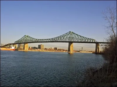 Quel est le fleuve qui traverse Montréal ?