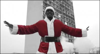 Complétez les paroles du 1er couplet : "Personne te tend la main, tout le monde te tend un piège
Toi tu t'crois privilégié mais en vérité tu n'es (...)"