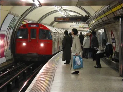 Quel est le terminus sur la ligne Bakerloo qui voyage vers le Sud ?