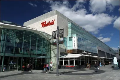 En quelle année le centre commercial de Westfield a-t-il été inaguré à Shepherd's Bush ?
