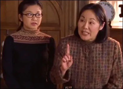 Qui est-elle ? (à gauche)