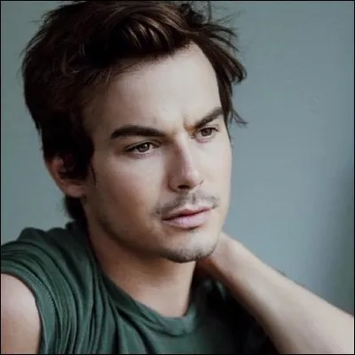 Caleb kissed : ../ Caleb a embrassé...