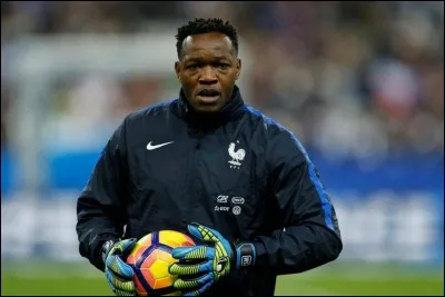 Où Steve Mandanda évoluait-il en 2010 ?