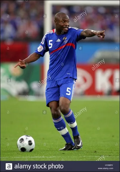 Combien de sélections compte William Gallas en équipe de France ?