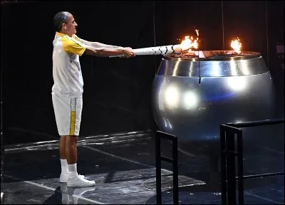 Quelle est la spécialité de l'athlète brésilien Vanderlei de Lima qui a été le dernier relayeur de la flamme olympique en 2016 ?