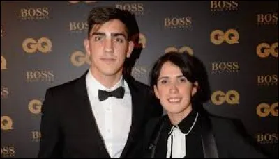 Le nom de son frère et celui de sa soeur sont :