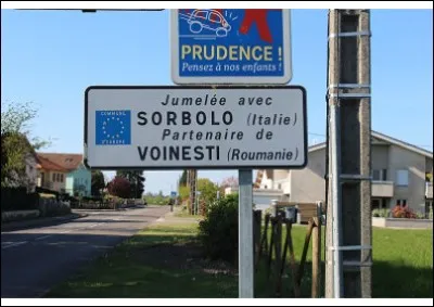 Le nombre de villes jumelées en France est d'environ :