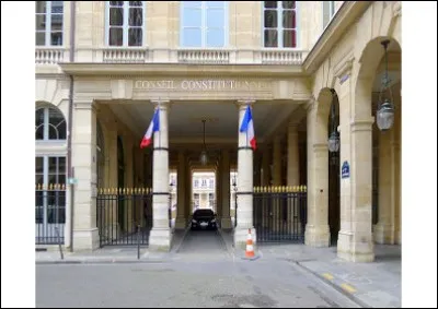 Quelle affirmation relative au Conseil constitutionnel est fausse ?