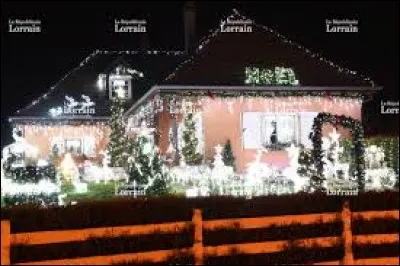 Nous partons en Lorraine, à Réding. Ville de l'arrondissement de Sarrebourg-Château-Salins, elle se situe dans le département ...