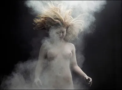 Tellement éprit de sa bien-aimée, que même morte le courageux Orphée descendit au royaume des Enfers la récupérer. Qui est-elle ?